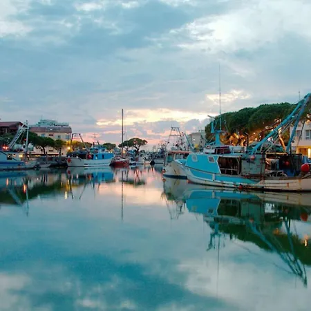 شقة Comfortable Seafront In